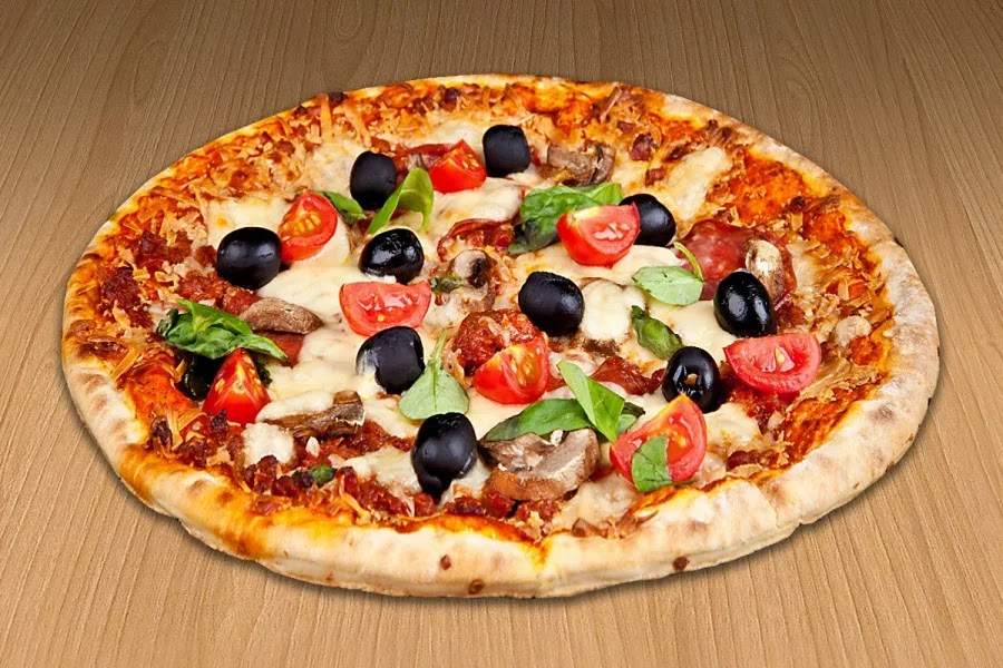 пицца с маслинами. пицца с оливками и колбасой и помидорами и сыром. пицца с маслинами. пицца с оливками и маслинами. пицца с оливками и помидорами.