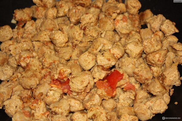 Шпинат с овощами и соей